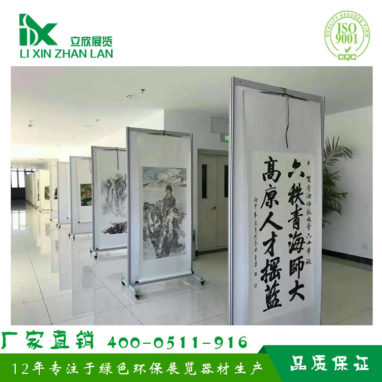 八棱柱帶輪展板.jpg 八棱柱帶輪展板.jpg